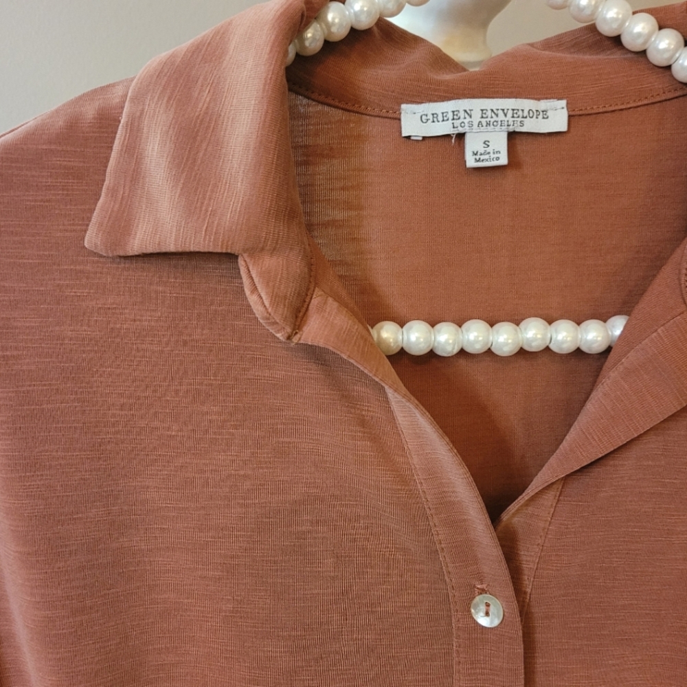 Green envelope blouse - Picture 2 of 4
